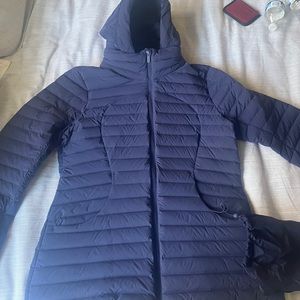 Lululemon Pack it Down Jacket in Night Sea in a size 10 but fits (8-10)